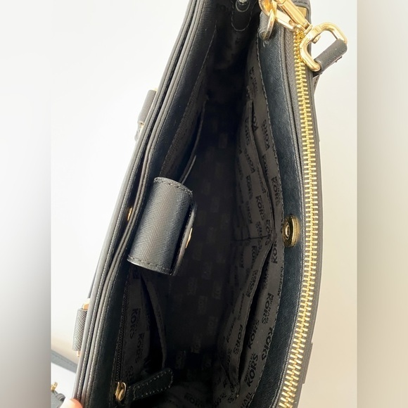 MICHAEL Kors black leather purse - Picture 8 of 15